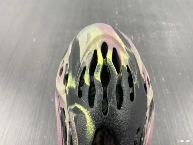 Adidas RNR Foam MX IG9562 Yeezy Carbon 0429